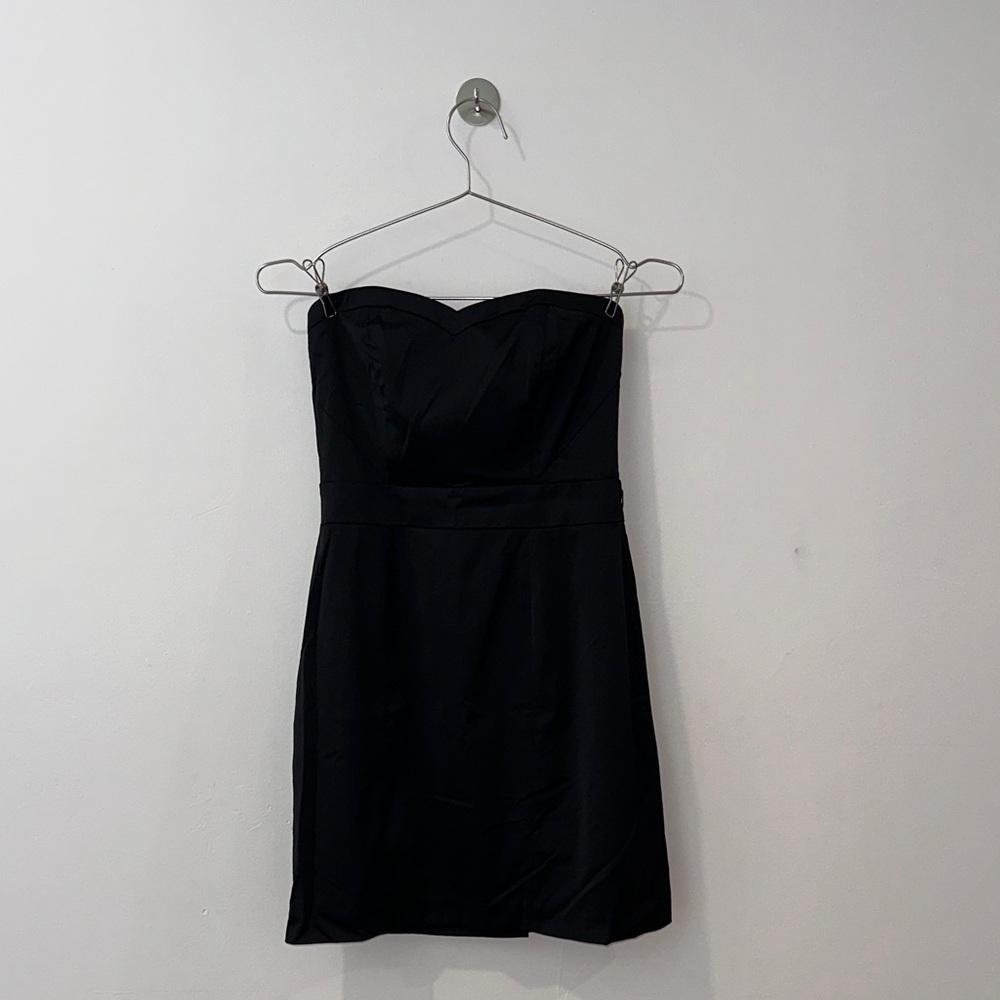 Elegant Black Strapless Satin Mini Dress